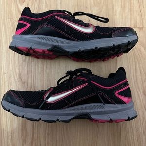 Size 8 Nike Tennis Shoes